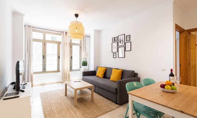 Las Palmas de Gran Canaria Ski Chalet | Surf Beach Canteras & Parking By CanariasGetaway