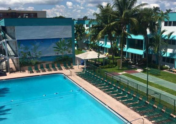 Lauderdale-by-the-Sea Apartment | Surf Rider Resort