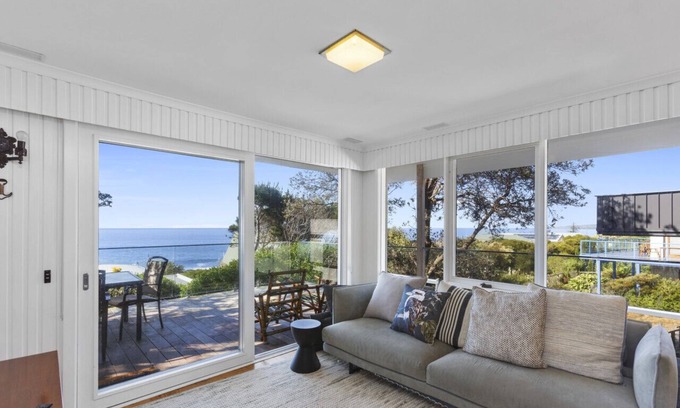 Skenes Creek House | Surf's Up - Ocean views & outside firepit