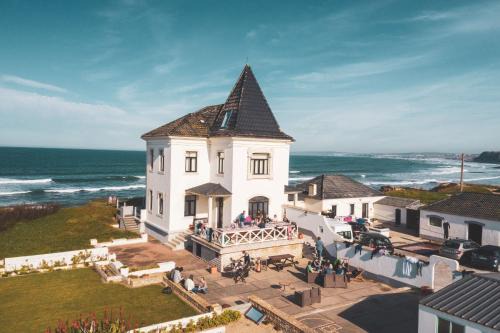 Baleal House | Surfcastle bnb and Surf School