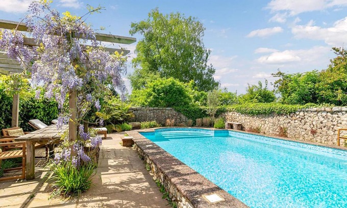 Stalisfield House | Swallow - Uk50155