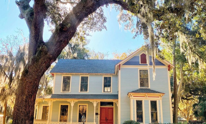 Brunswick House | Sweet Little Victorian Retreat in Historic Brunswick, GA