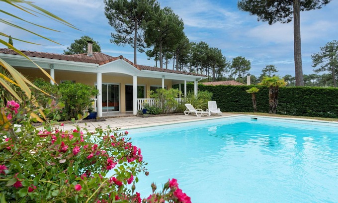 Lacanau-Ocean Ski Chalet | Swimming pool villa for 8 in Lacanau