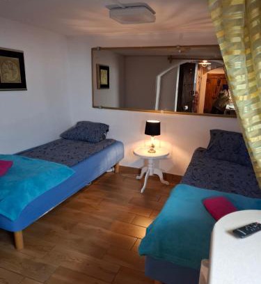 Zakroczym Hostel | Szalupa Hostel Airport
