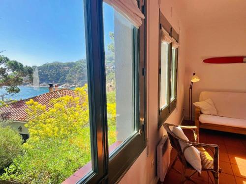 Tamariu Apartment | T3 · Charming seaside escape with stunning views