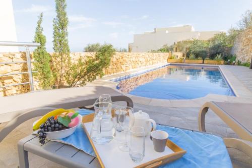 Xaghra House | Ta'Siku Gozitan villa Pool & hot tub - Happy Rentals
