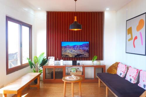 Mendez Crossing West Apartment | TAAL-VIEW 2BR in Tagaytay for 8 pax with Free Parking