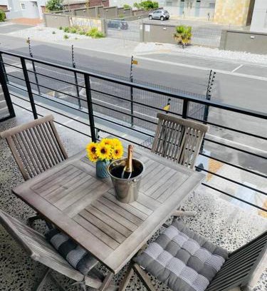 West Beach Apartment | Tableview/Blouberg beach front stunning Apartment.