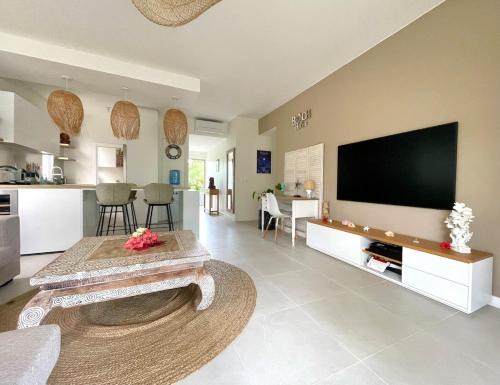 Paea Apartment | Tahiti Beach Loft - Pool - private beach access