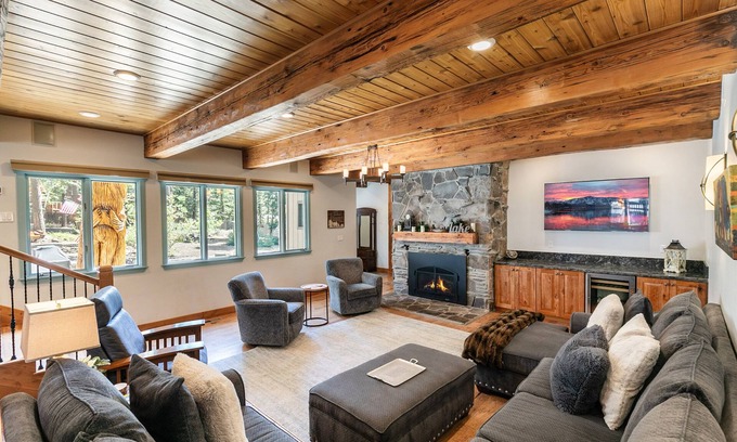 Carnelian Woods House | Tahoe Dreamer by Tahoe Getaways - Pet Friendly 4 BR Gated Home + Walk to Lake!
