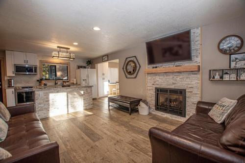 Tahoma House | Tahoma Treasures Emerald Cabin Hauserman Rentals