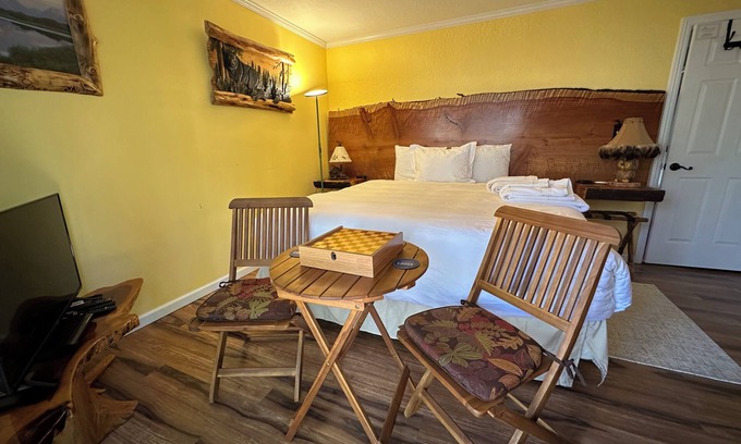 Carnelian Woods Bed & Breakfast | TaHome: Cozy 2BR Suite in Nature, w/Kitchen & Living Area Option