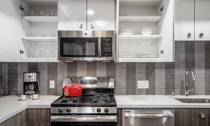 South of Market Apartment | Tailored SoMa 1BR w/Gym, Patio, BBQ, near BART by Blueground