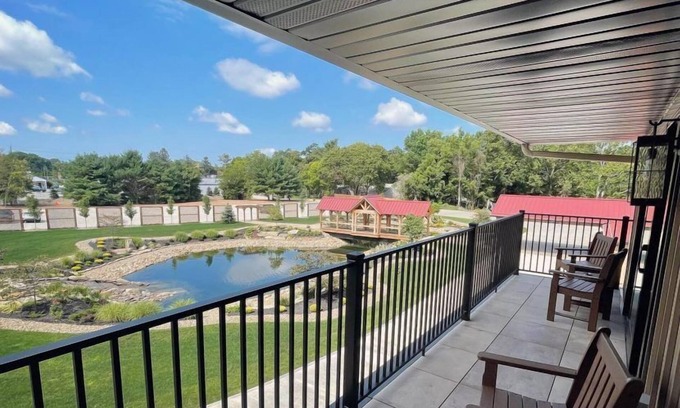 Willoughby Hills Hotel | Tall Oaks Resort