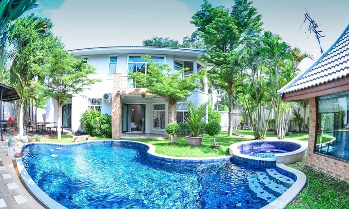 Na Chom Thian Villa | Tamnak Beach House