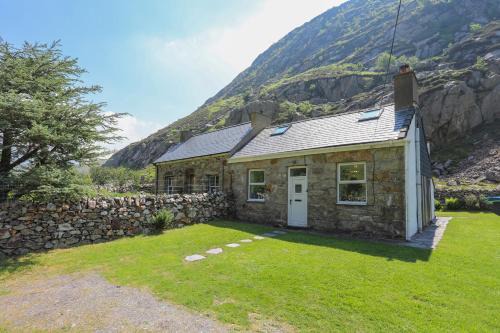 Caernarfon House | Tan Meredydd