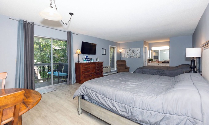 Osage Beach Apartment | Tan-Tar-A #6133 - Minutes from Margaritaville and pool bars!