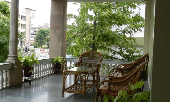 Bani Park Hotel | Tara Niwas