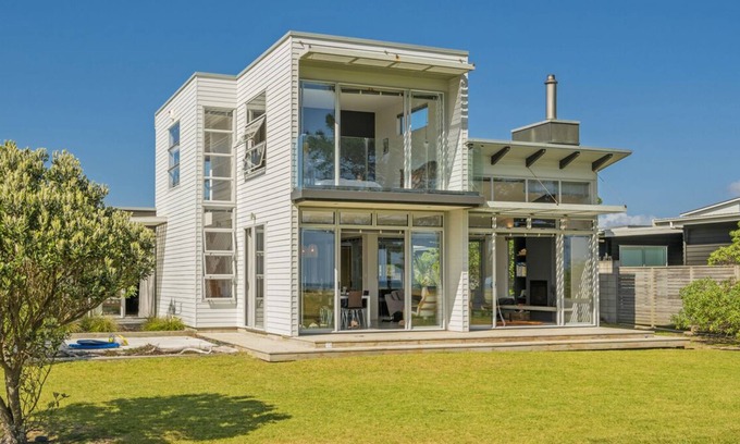 Matarangi House | TARANUI'S NEST - MATARANGI HOLIDAY HOME, family friendly in Matarangi