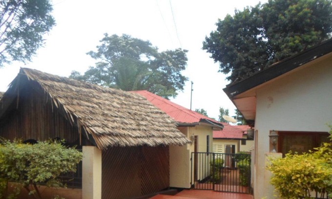 Moshi House | Tarn Hut Resort