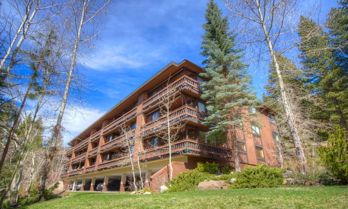 Incline Village Condo | Taste of Burgundy by Lake Tahoe Accommodations