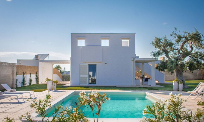 Monopoli Villa | TD Villa Patrizia Pool & Alfresco Kitchen