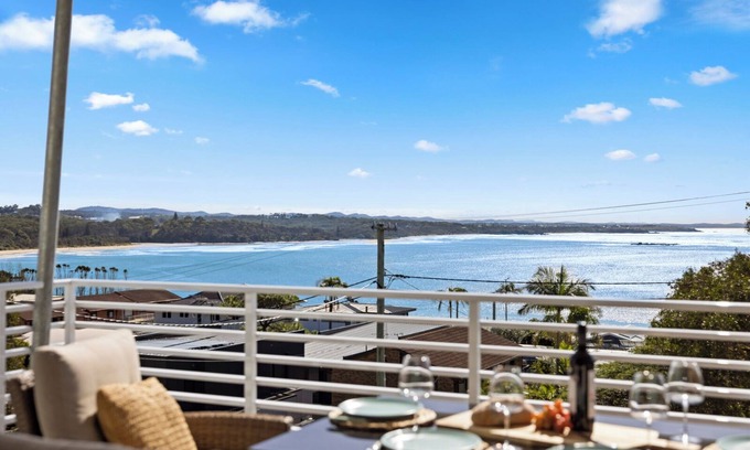 Woolgoolga House | Tea Trees Oceanfront Bliss with Solitary Islands Views |Woolgoolga Retreat