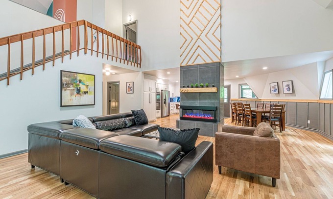 Cartersville House | Team Paradise w POOL! 7BR + Loft, Locker Rm/19pp