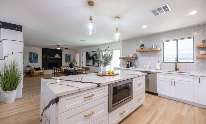 Rural-Geneva House | Tempe Wesleyan 4 Bedroom Home by RedAwning