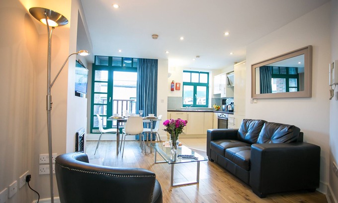 Temple Bar Apartment | Temple Bar 2 Bedroom Modern Apartment in the heart of the city - sleeps 6