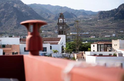 Buenavista del Norte House | TenoHomes Rustic House with Terrace & Nature Views