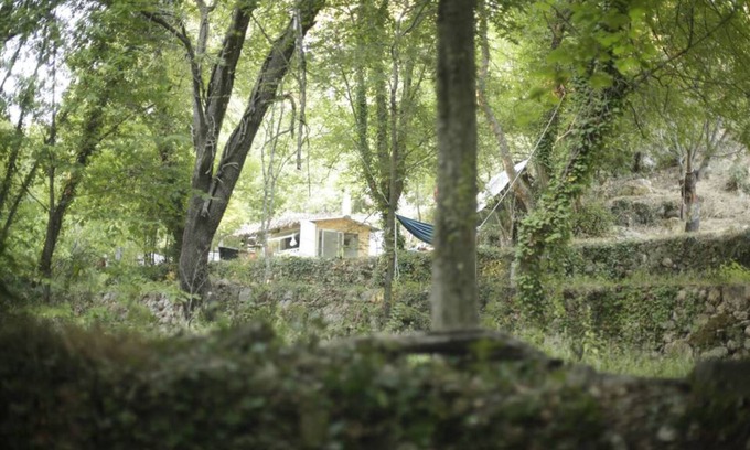 Fayence Cabin | Terre libre 2, glamping. Hutt with garden and access to a river.