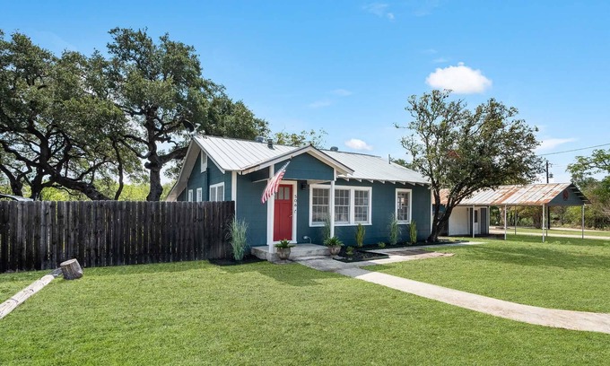 Bandera House | Texas Two Step in Bandera