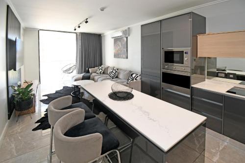 Greater Johannesburg Metropolitan Area Apartment | Thango Res Ellipse Waterfall.