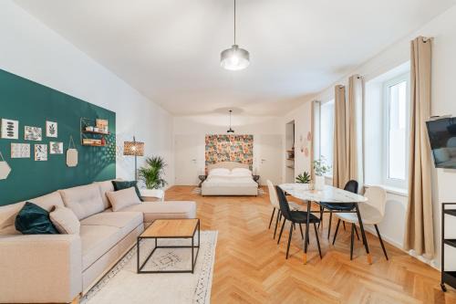 Rudolfsheim-Funfhaus Apartment | The 15's Apartments