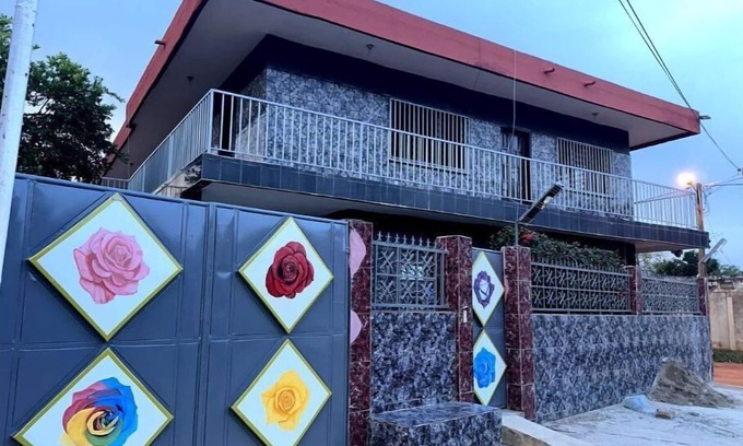 Porto-Novo House | The 6 Roses Full Upper, Comfort, King Beds, Wi-Fi