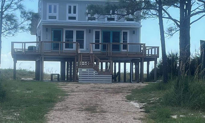 Alligator Point House | The Anchor. Gulf to Bay 3bed/3.5bath plus loft. Sleeps 6-8 NEW FOR FALL 2026