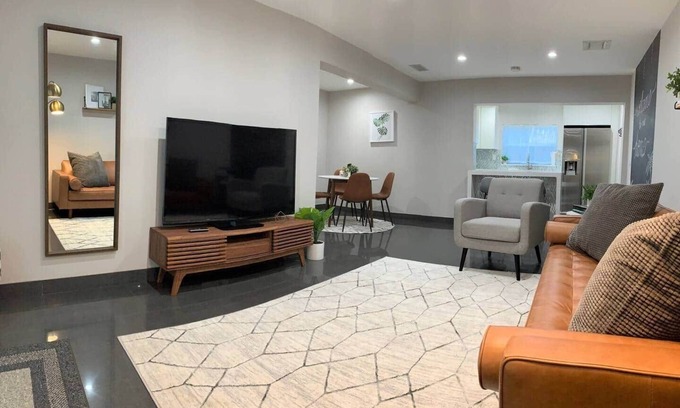 Downtown Hollywood House | The Artisan: A Modern Mid-Century Chalet