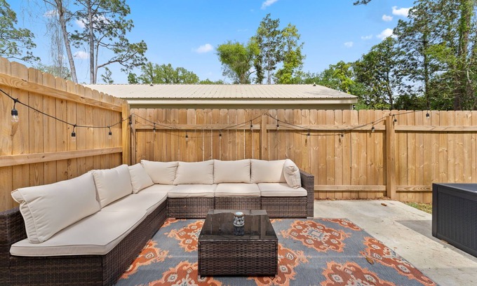 Pensacola House | The Artisan Sliver - 🐶Dog Friendly, 🛶Kayaks, 🔥FirePit