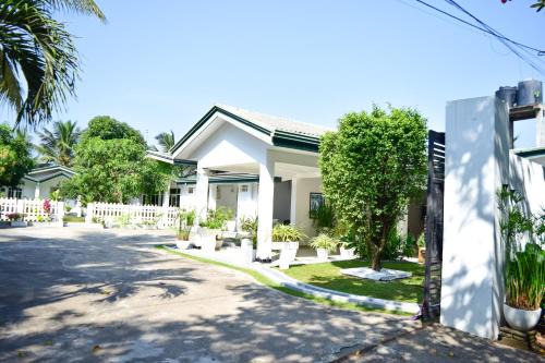 Seeduwa - Katunayake House | The Bamboo Tree Transit Hotel