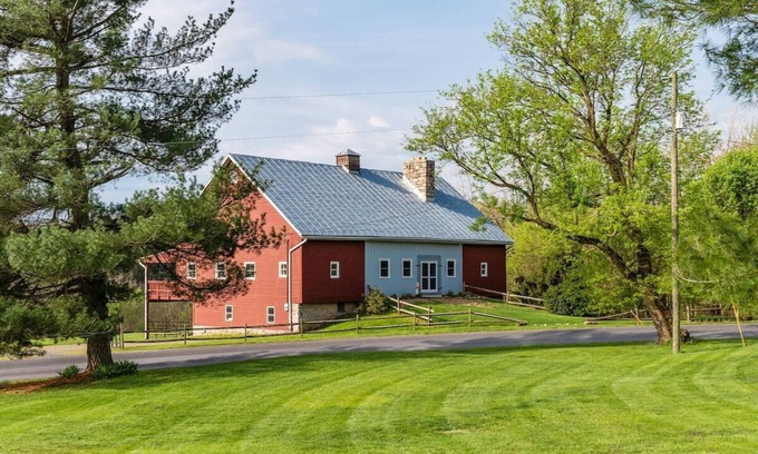 Luray House | The Barn at Evermore