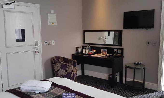 Warminster Hotel | The Bath Arms Wetherspoon