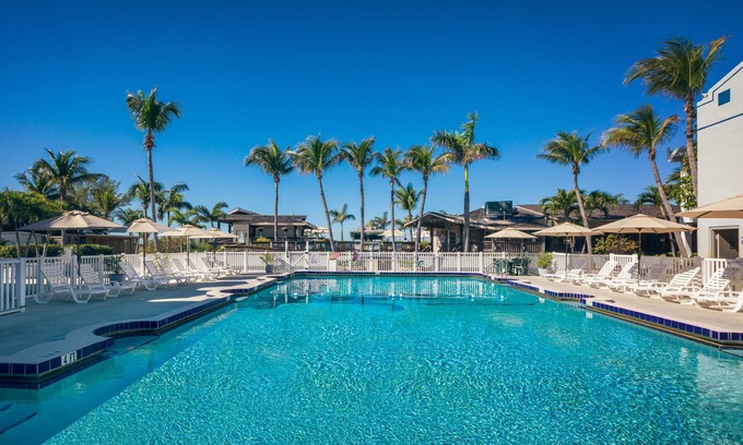 St. Pete Beach Hotel | The Beachcomber