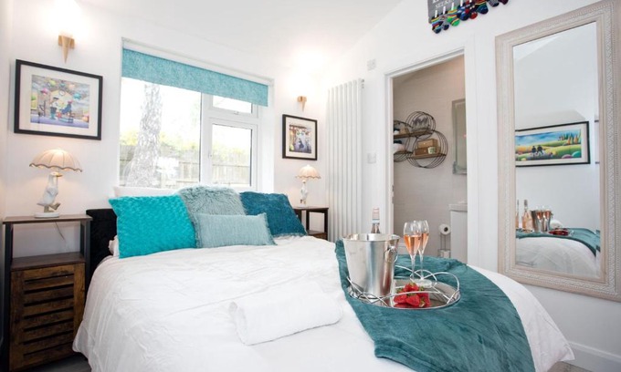 Ringwood House | The Bearded Goat Den - A rural retreat at this modern holiday cottage