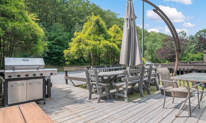 Tannersville Ski Chalet | The Best Views From Camelback