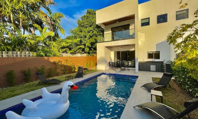 Victoria Park House | The Botanical Oasis Las Olas