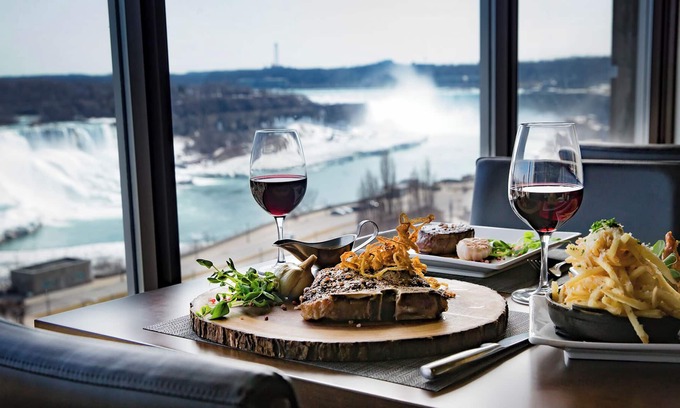 Niagara Falls Hotel | The Brock Niagara Falls Fallsview, Tapestry by Hilton