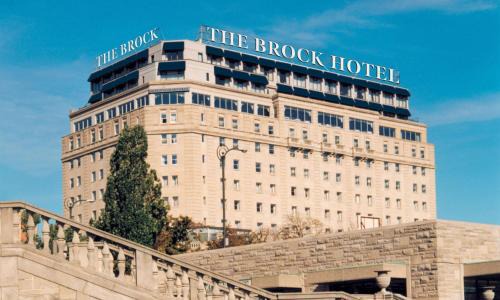 Niagara Falls Resort | The Brock Niagara Falls Fallsview, Tapestry by Hilton