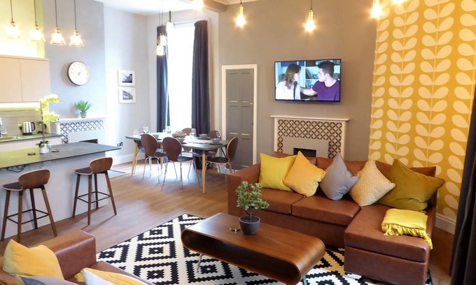 Leeds Apartment | The Broderick at Claremont Apartments