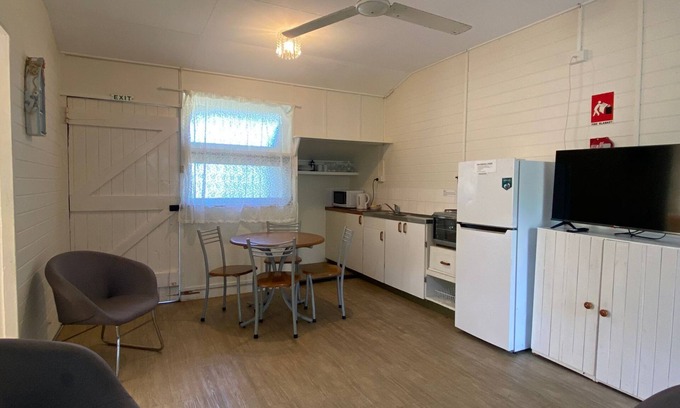Arcadia Apartment | The Captain's Manor on Cook 4